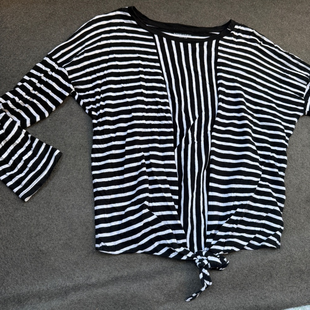 4/$25 Banana Republic Black White Striped Blouse small s cozy tie knot front A5